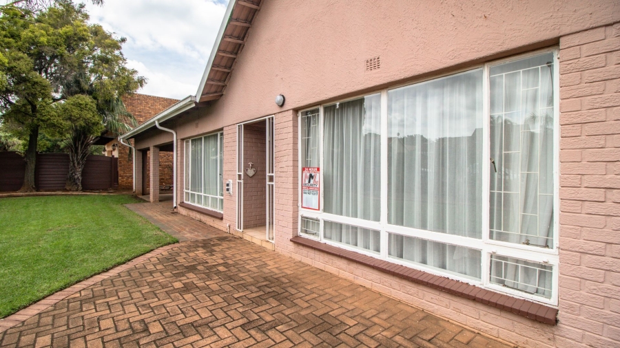 4 Bedroom Property for Sale in Van Riebeeck Park Gauteng