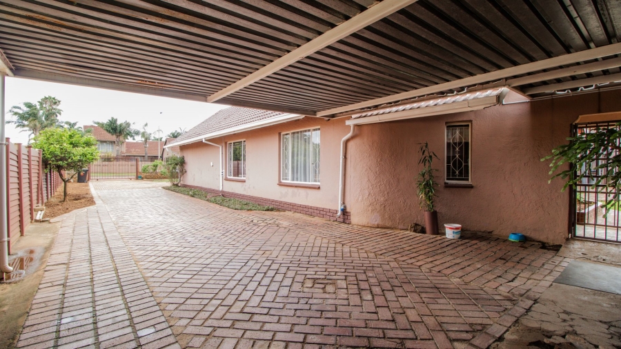 4 Bedroom Property for Sale in Van Riebeeck Park Gauteng