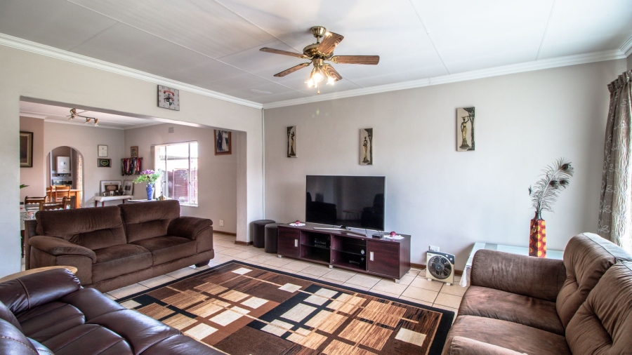 4 Bedroom Property for Sale in Van Riebeeck Park Gauteng