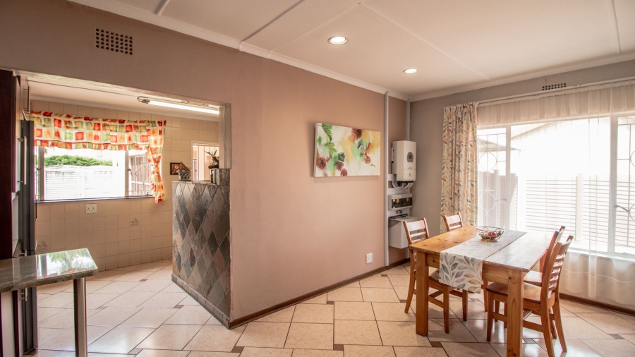 4 Bedroom Property for Sale in Van Riebeeck Park Gauteng