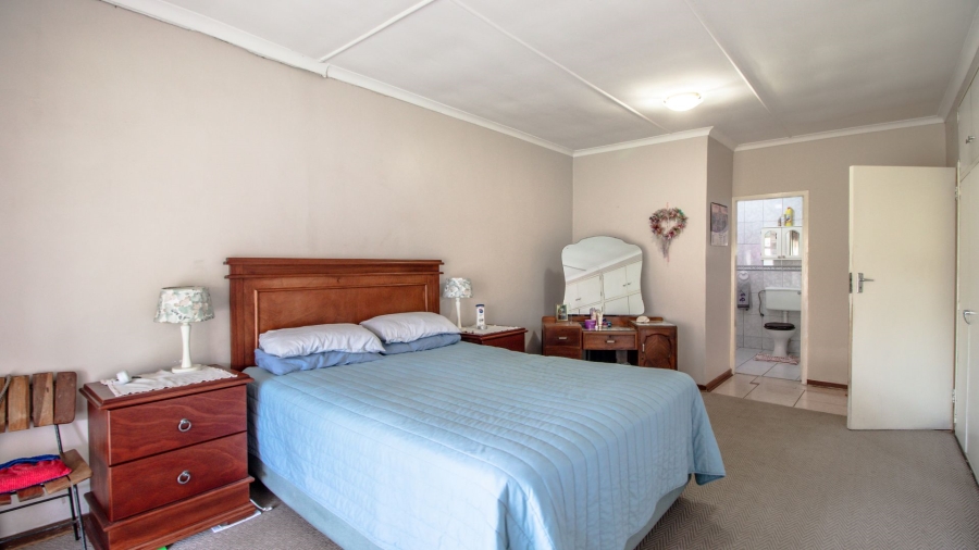 4 Bedroom Property for Sale in Van Riebeeck Park Gauteng