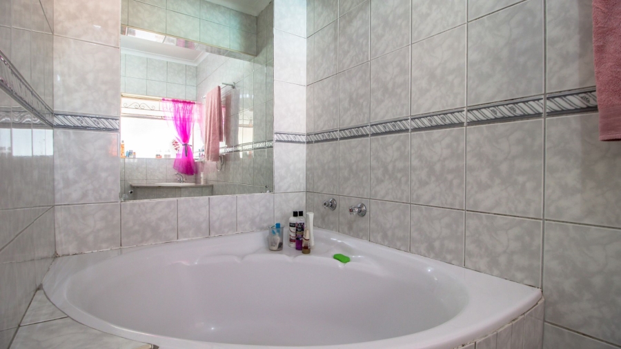 4 Bedroom Property for Sale in Van Riebeeck Park Gauteng