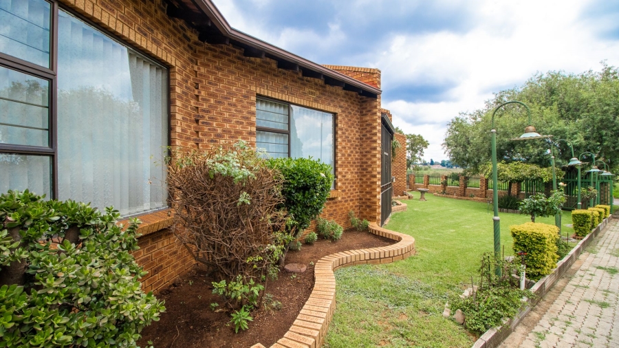 4 Bedroom Property for Sale in Bonaero Park Gauteng