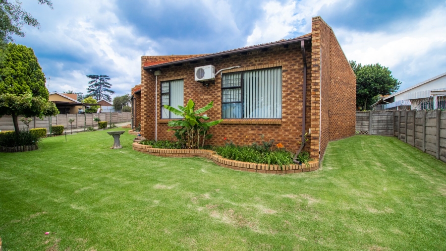 4 Bedroom Property for Sale in Bonaero Park Gauteng