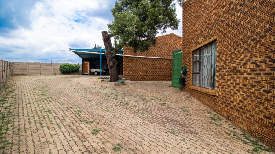 4 Bedroom Property for Sale in Bonaero Park Gauteng