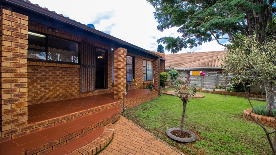 4 Bedroom Property for Sale in Bonaero Park Gauteng