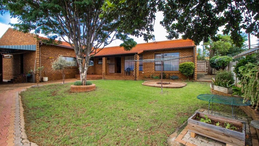 4 Bedroom Property for Sale in Bonaero Park Gauteng