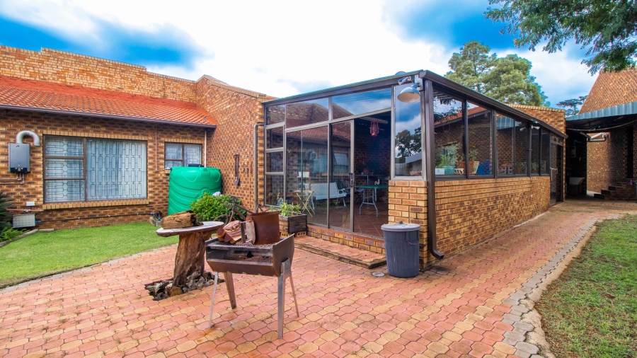 4 Bedroom Property for Sale in Bonaero Park Gauteng