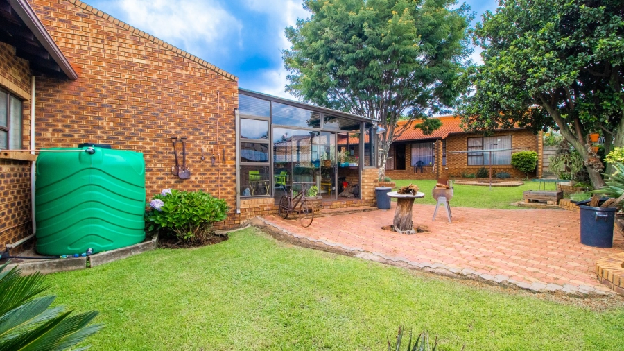 4 Bedroom Property for Sale in Bonaero Park Gauteng