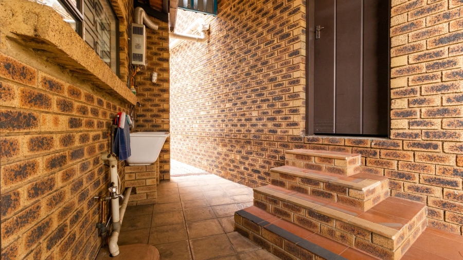 4 Bedroom Property for Sale in Bonaero Park Gauteng