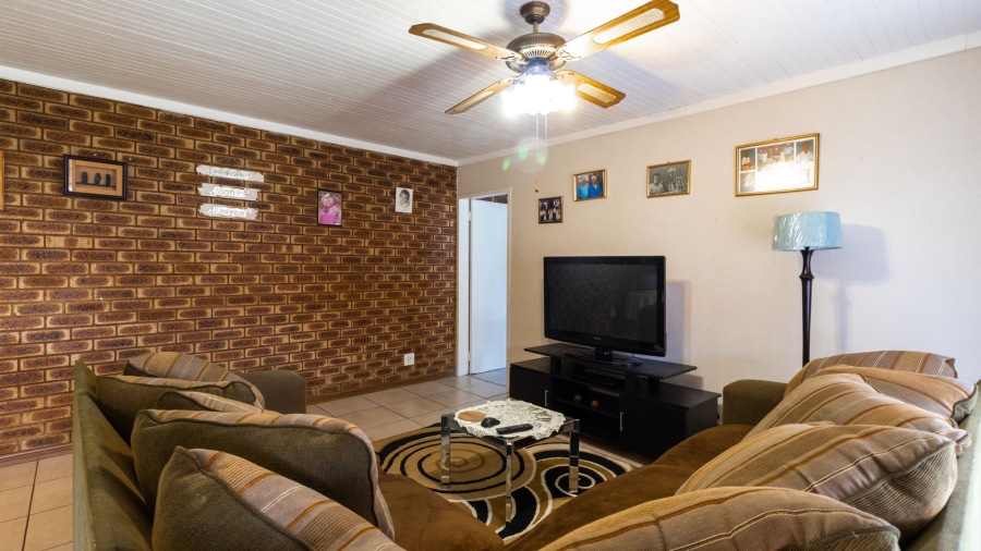 4 Bedroom Property for Sale in Bonaero Park Gauteng