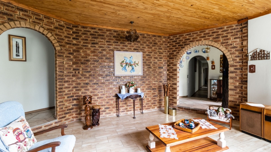 4 Bedroom Property for Sale in Bonaero Park Gauteng