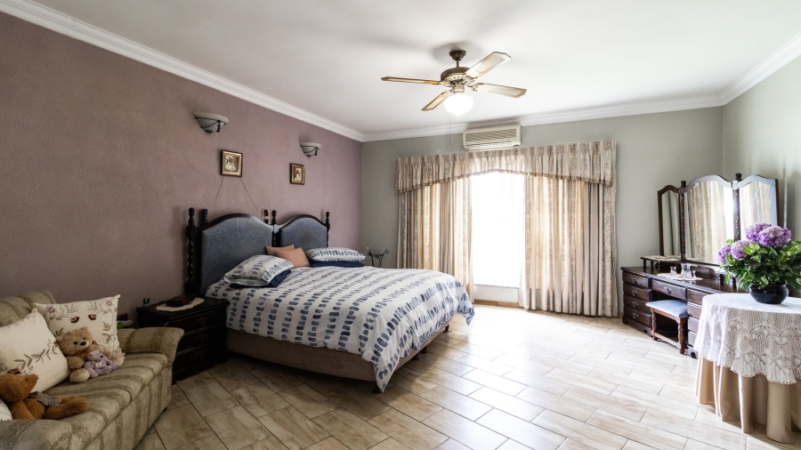 4 Bedroom Property for Sale in Bonaero Park Gauteng