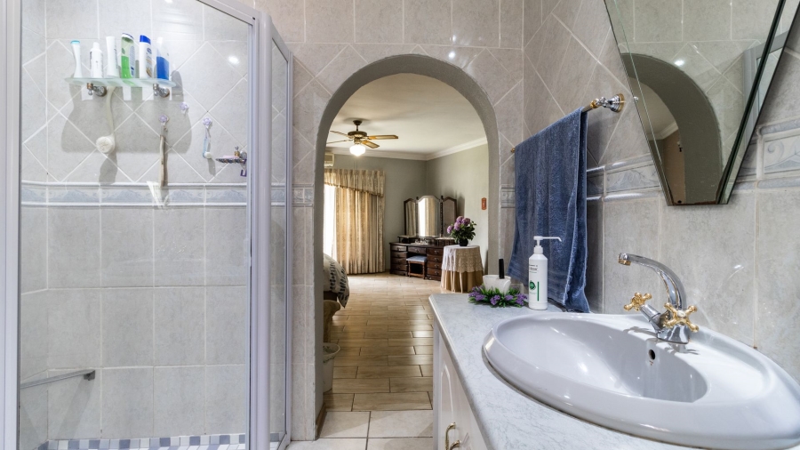 4 Bedroom Property for Sale in Bonaero Park Gauteng