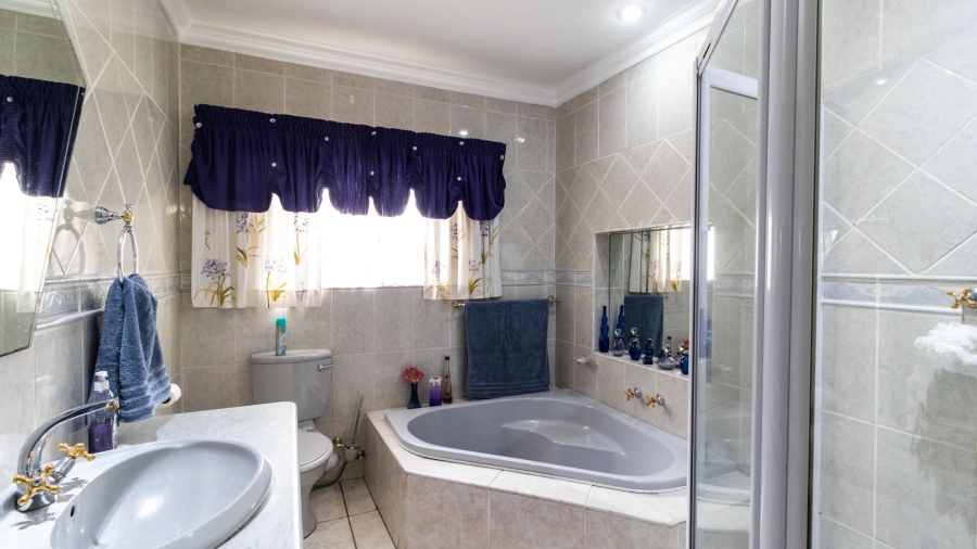 4 Bedroom Property for Sale in Bonaero Park Gauteng
