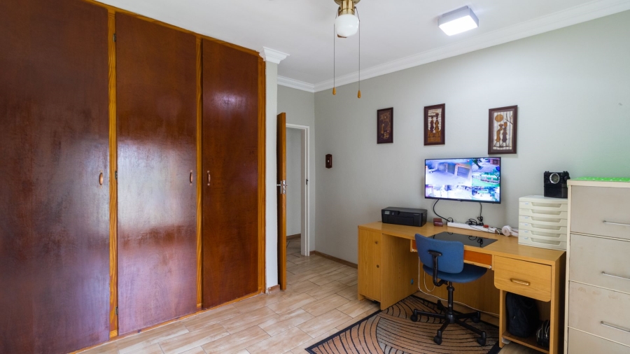 4 Bedroom Property for Sale in Bonaero Park Gauteng