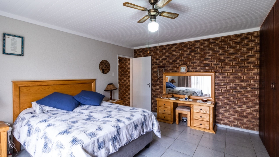 4 Bedroom Property for Sale in Bonaero Park Gauteng