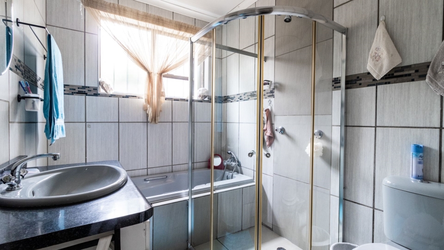 4 Bedroom Property for Sale in Bonaero Park Gauteng