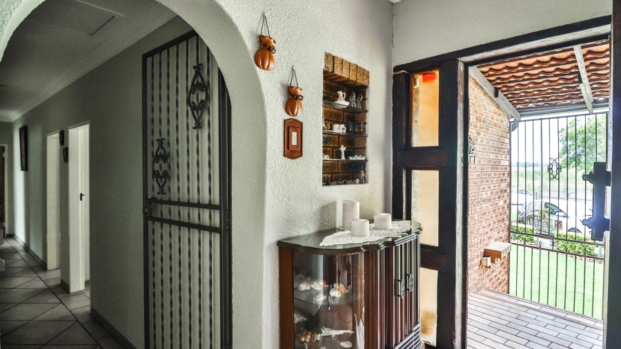 4 Bedroom Property for Sale in Bonaero Park Gauteng