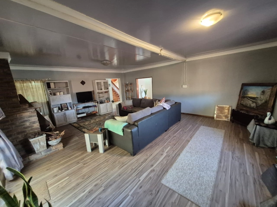 To Let 5 Bedroom Property for Rent in Bashewa A H Gauteng