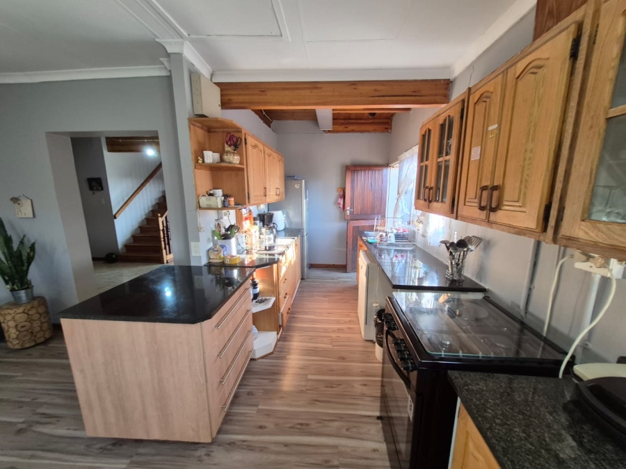 To Let 5 Bedroom Property for Rent in Bashewa A H Gauteng