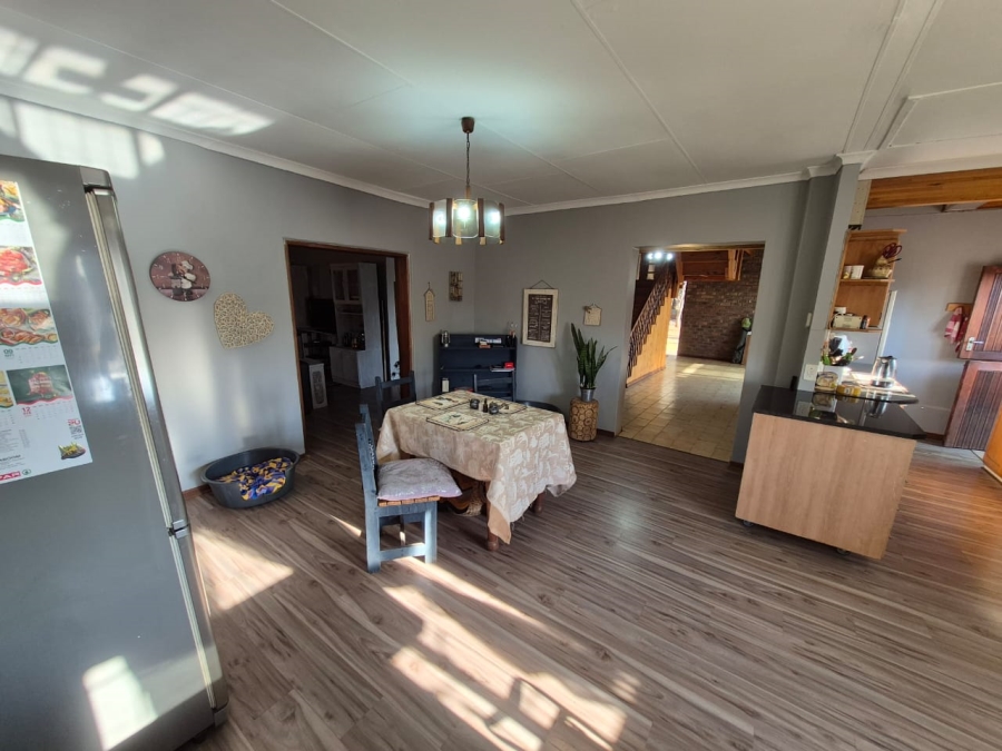 To Let 5 Bedroom Property for Rent in Bashewa A H Gauteng