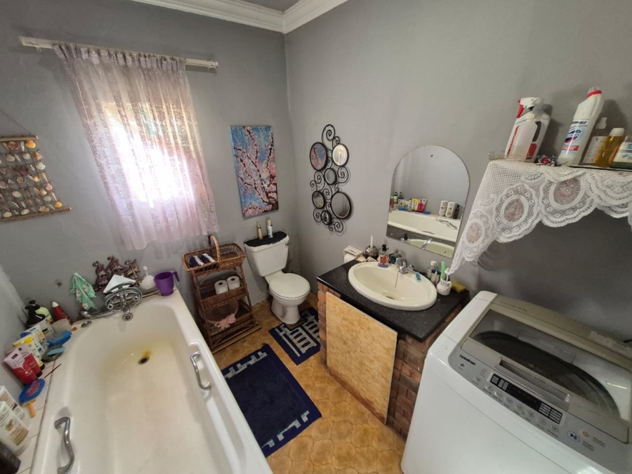 To Let 5 Bedroom Property for Rent in Bashewa A H Gauteng