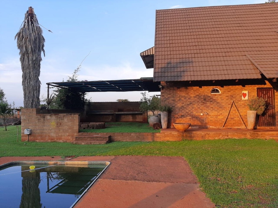 To Let 5 Bedroom Property for Rent in Bashewa A H Gauteng
