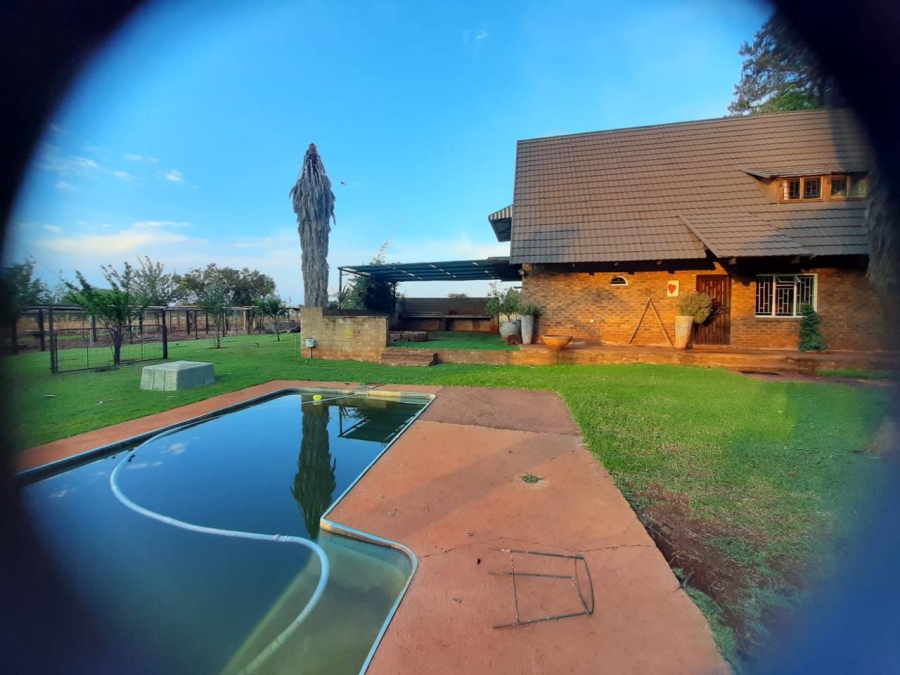 To Let 5 Bedroom Property for Rent in Bashewa A H Gauteng