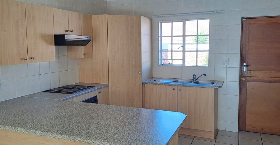 2 Bedroom Property for Sale in Honeydew Grove Gauteng