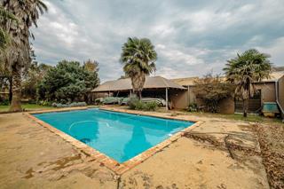 4 Bedroom Property for Sale in Hekpoort Gauteng