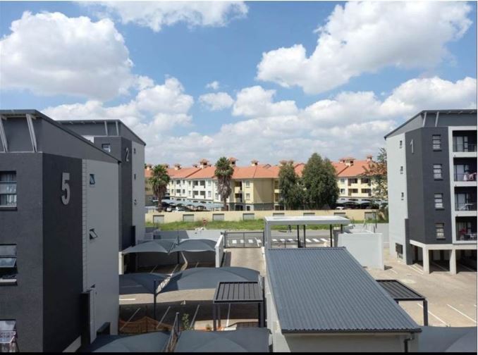 2 Bedroom Property for Sale in Grand Central Gauteng