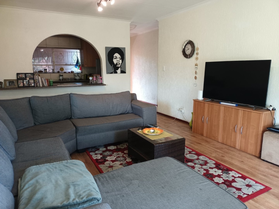 To Let 2 Bedroom Property for Rent in Atholl Gauteng