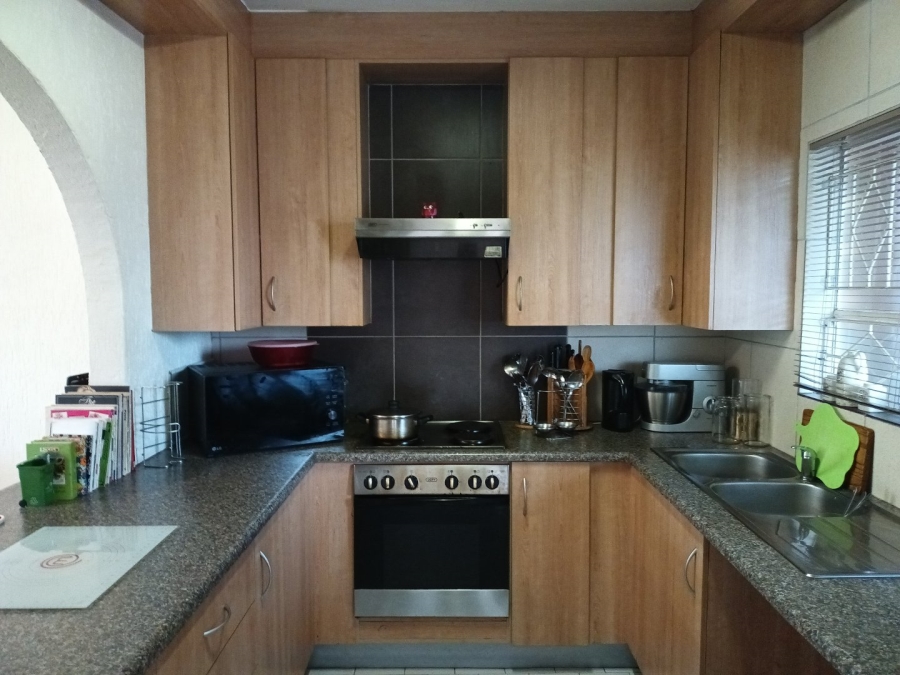 To Let 2 Bedroom Property for Rent in Atholl Gauteng