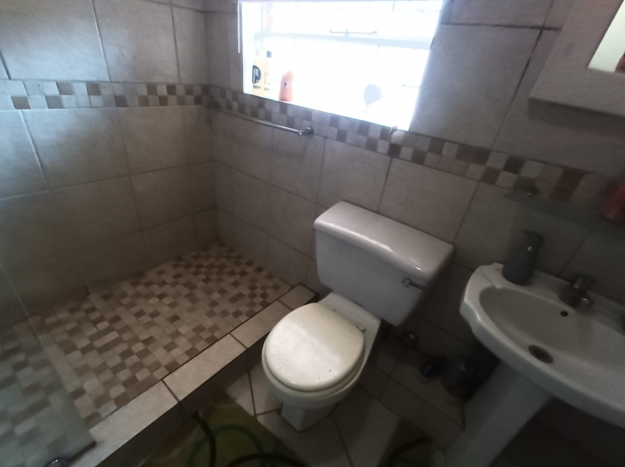 To Let 2 Bedroom Property for Rent in Atholl Gauteng