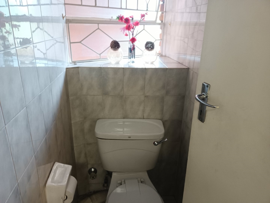 To Let 2 Bedroom Property for Rent in Atholl Gauteng