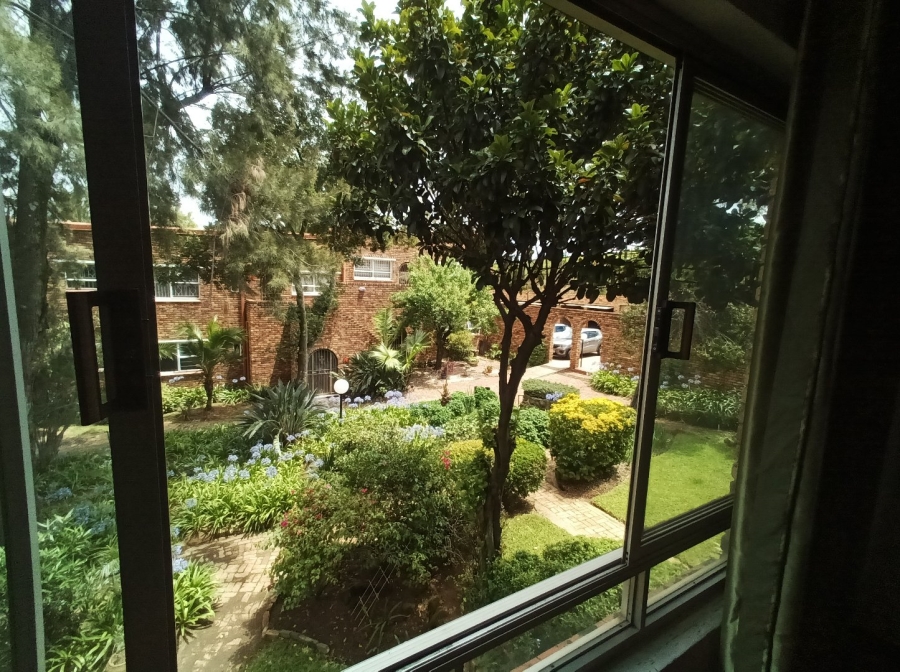 To Let 2 Bedroom Property for Rent in Atholl Gauteng