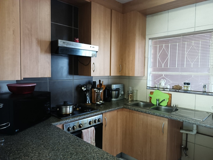 To Let 2 Bedroom Property for Rent in Atholl Gauteng