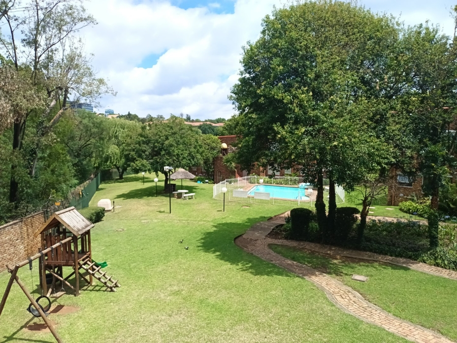 To Let 2 Bedroom Property for Rent in Atholl Gauteng
