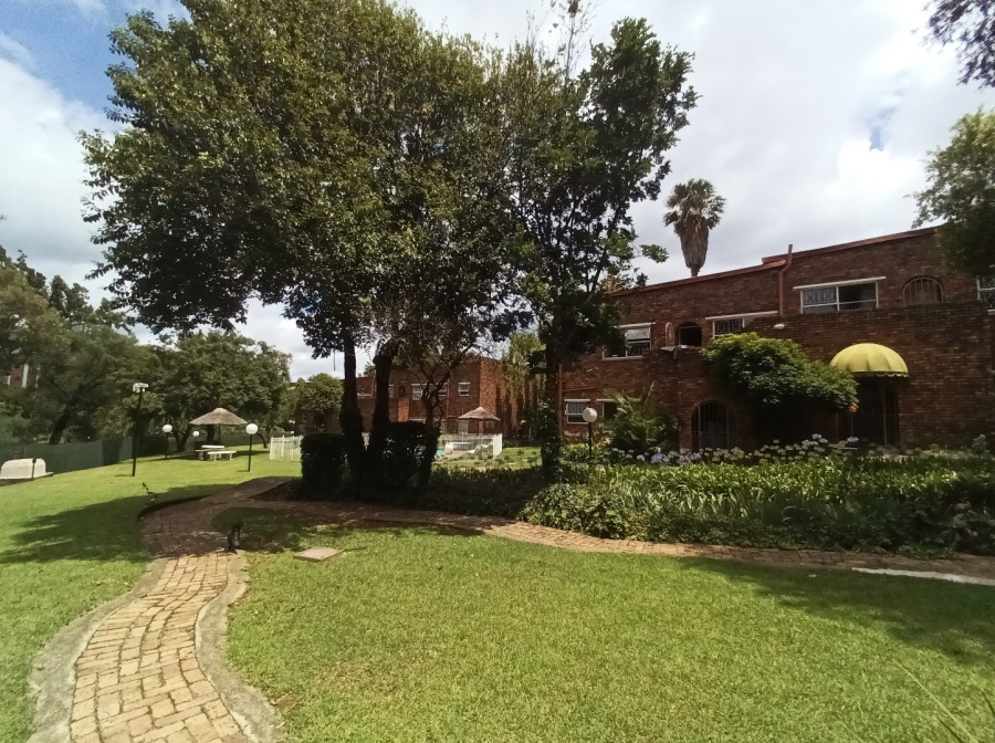 To Let 2 Bedroom Property for Rent in Atholl Gauteng