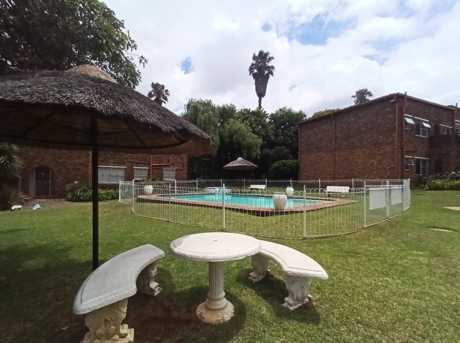 To Let 2 Bedroom Property for Rent in Atholl Gauteng
