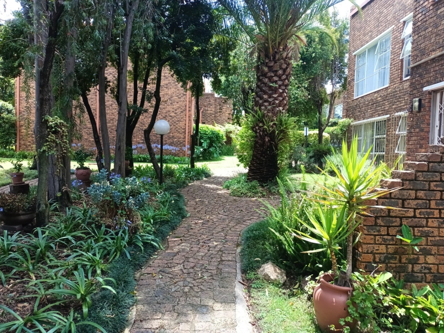To Let 2 Bedroom Property for Rent in Atholl Gauteng