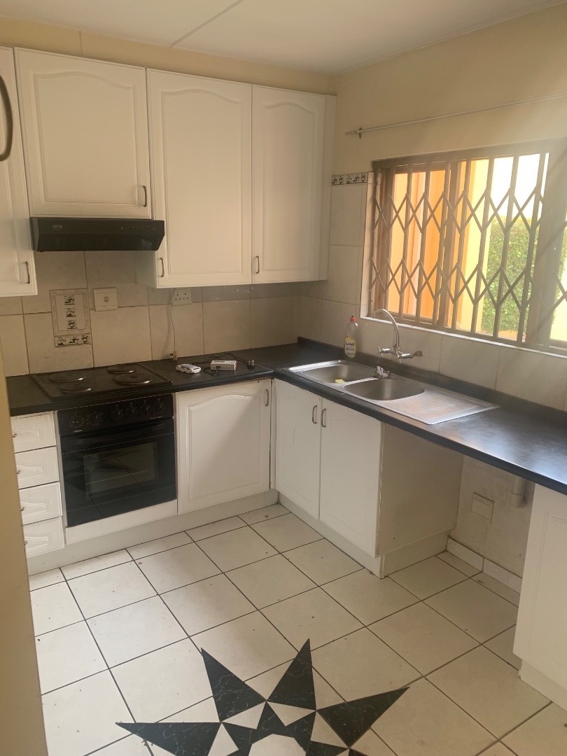 To Let 3 Bedroom Property for Rent in Mondeor Gauteng