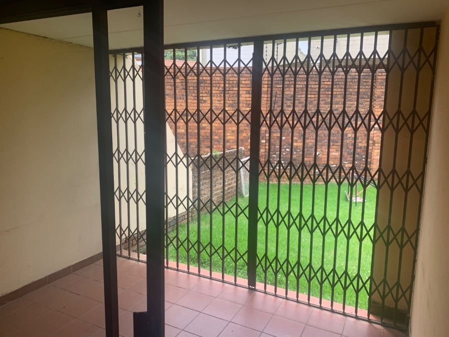 To Let 3 Bedroom Property for Rent in Mondeor Gauteng