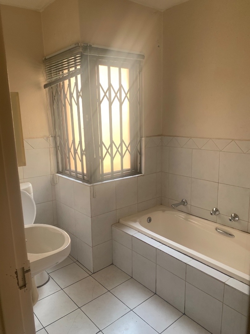 To Let 3 Bedroom Property for Rent in Mondeor Gauteng