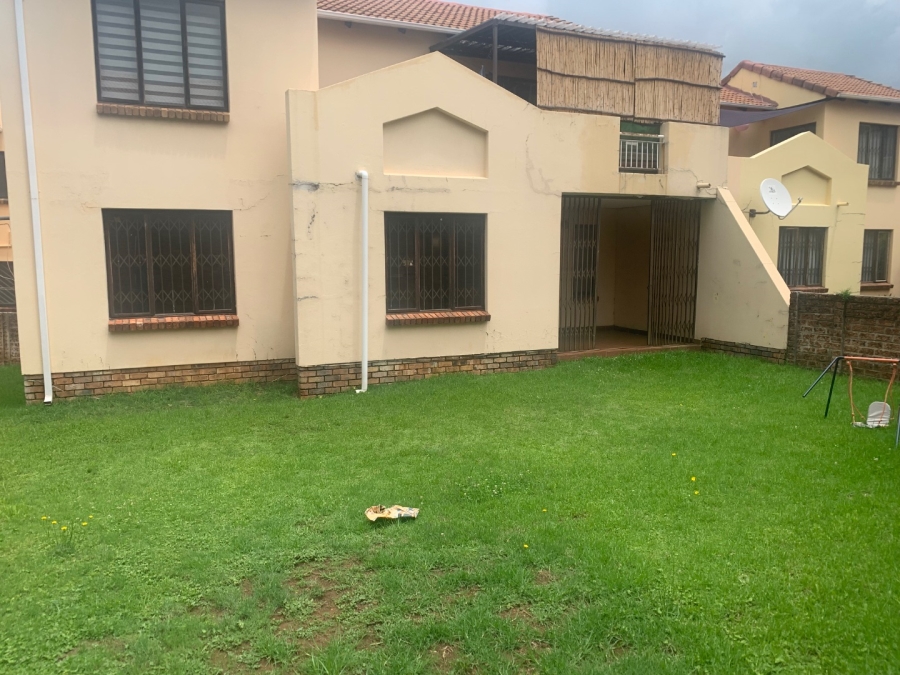 To Let 3 Bedroom Property for Rent in Mondeor Gauteng