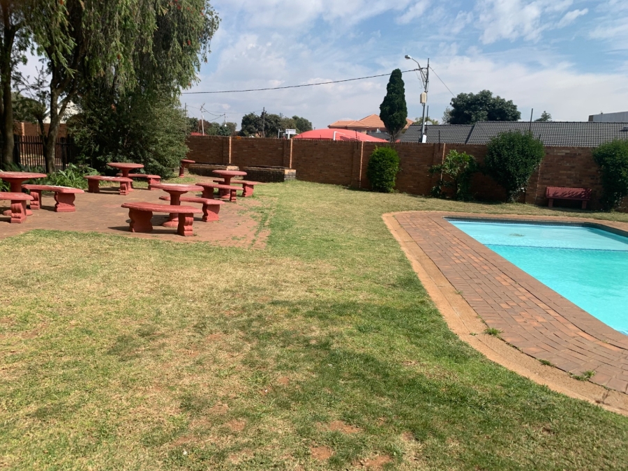 2 Bedroom Property for Sale in Robertsham Gauteng