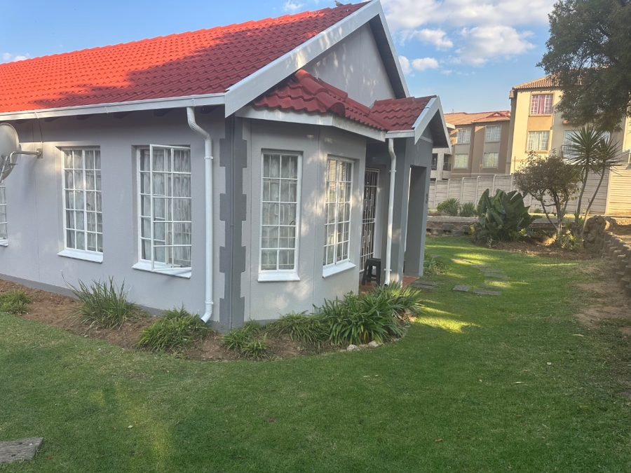 3 Bedroom Property for Sale in Mondeor Gauteng
