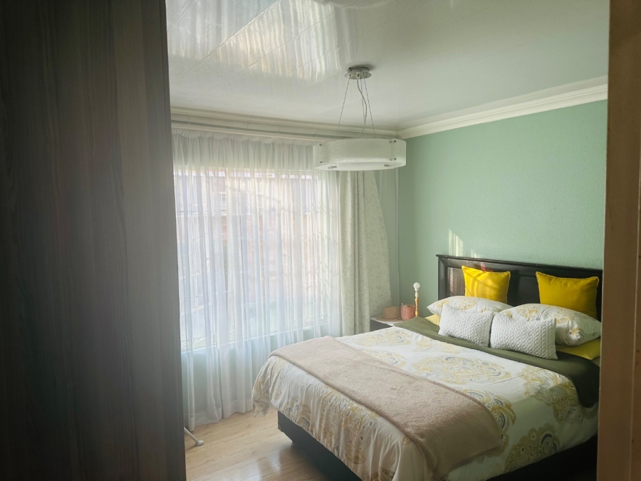 3 Bedroom Property for Sale in Mondeor Gauteng