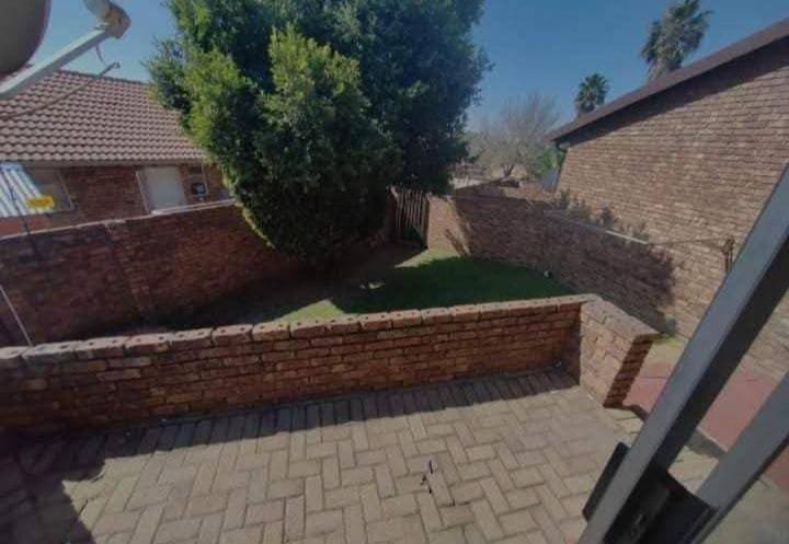 To Let 2 Bedroom Property for Rent in Birch Acres Gauteng